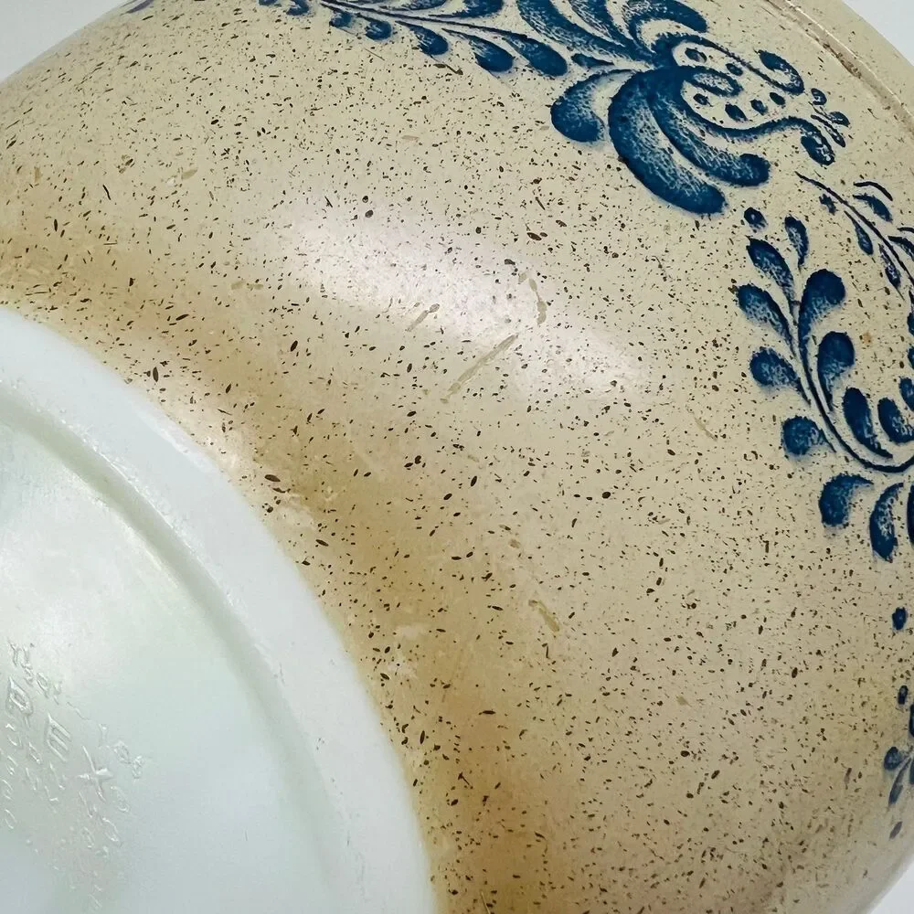 PYREX Speckled Beige/Tan Blue Floral Homestead 402 Mixing Bowl 1 1/2 Qt